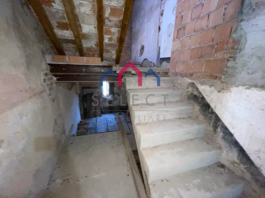 Immagine 46 di Palazzo in vendita  a Villa Basilica