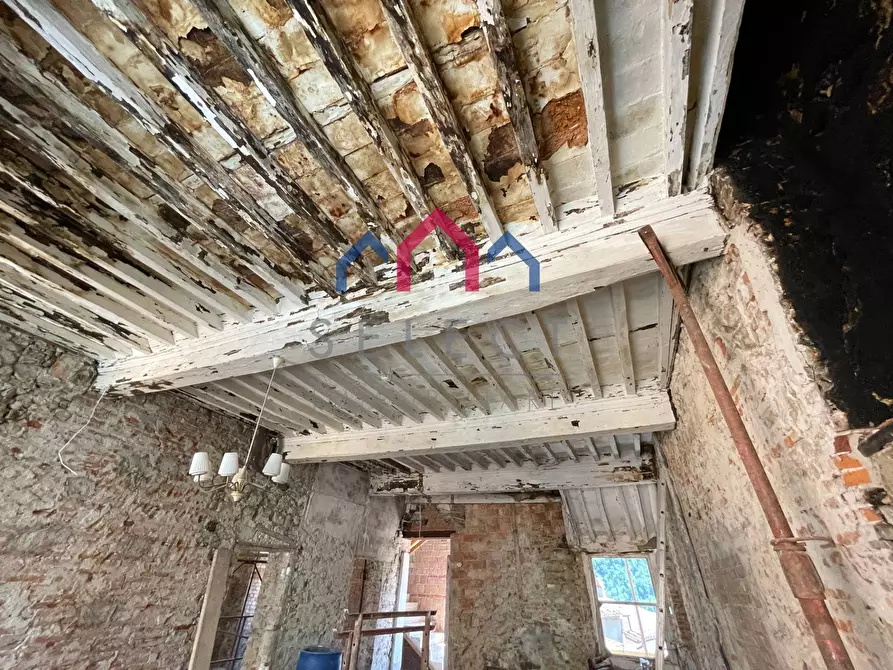 Immagine 32 di Palazzo in vendita  a Villa Basilica