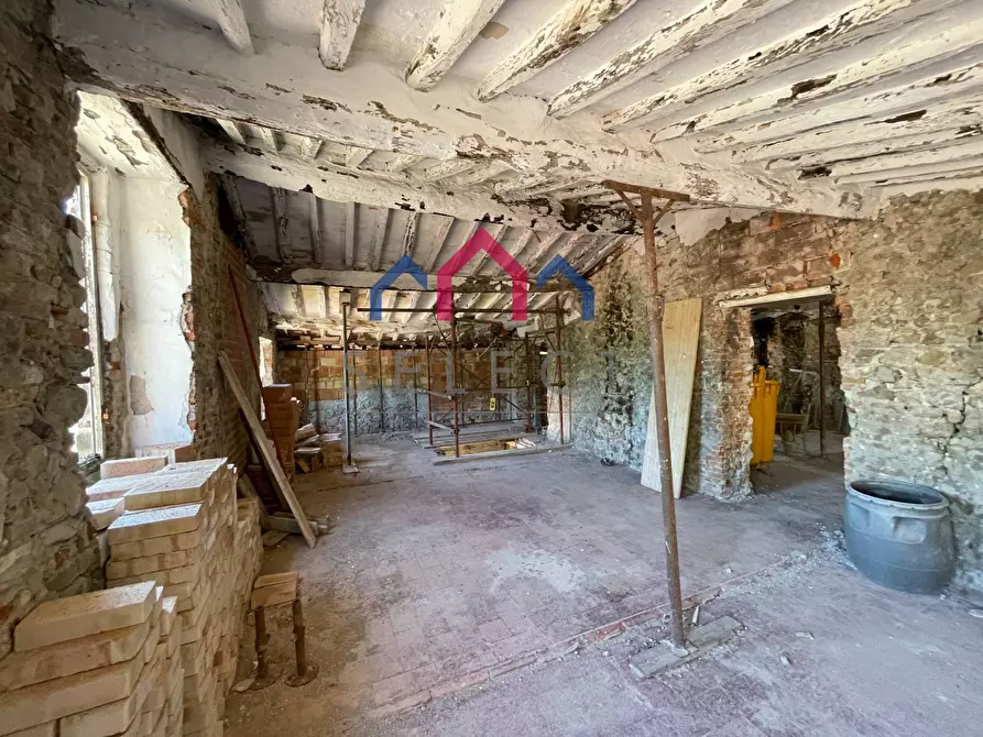 Immagine 6 di Palazzo in vendita  a Villa Basilica