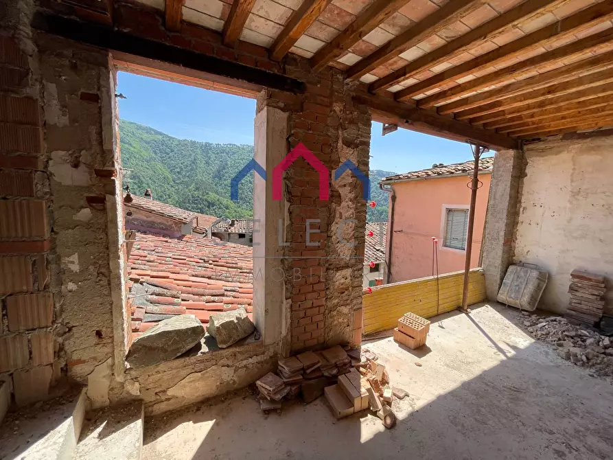 Immagine 26 di Palazzo in vendita  a Villa Basilica