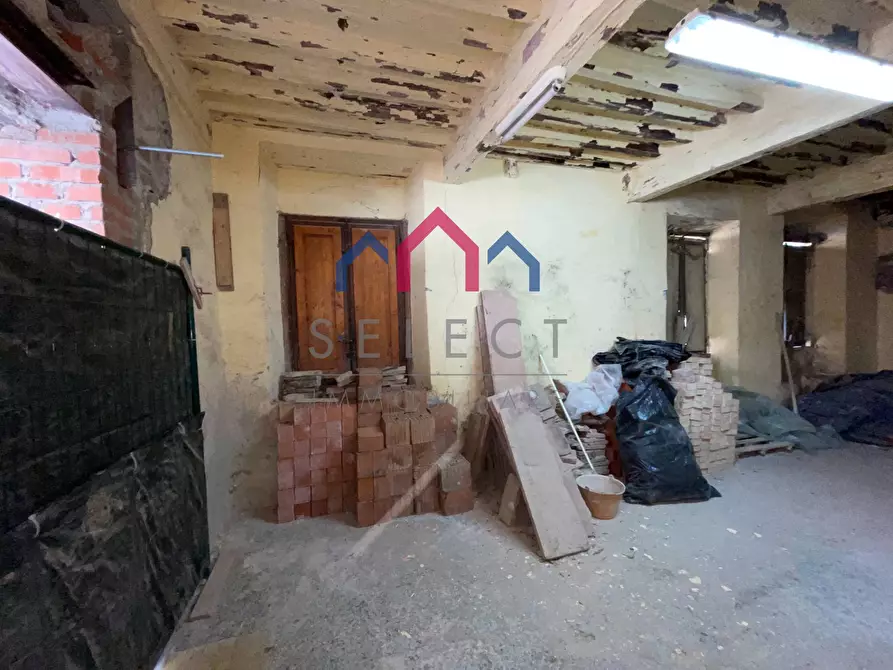 Immagine 43 di Palazzo in vendita  a Villa Basilica