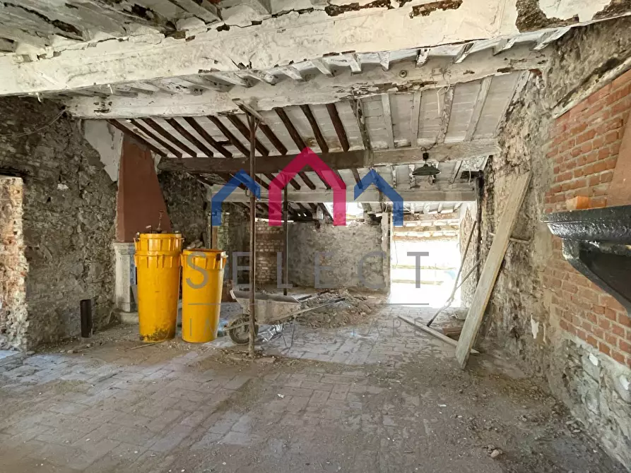 Immagine 11 di Palazzo in vendita  a Villa Basilica