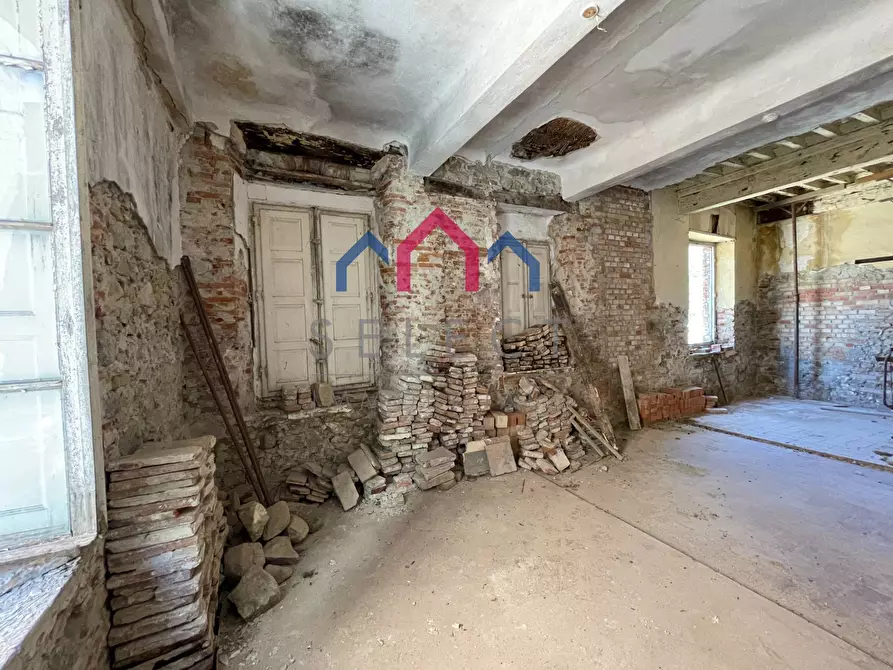 Immagine 36 di Palazzo in vendita  a Villa Basilica