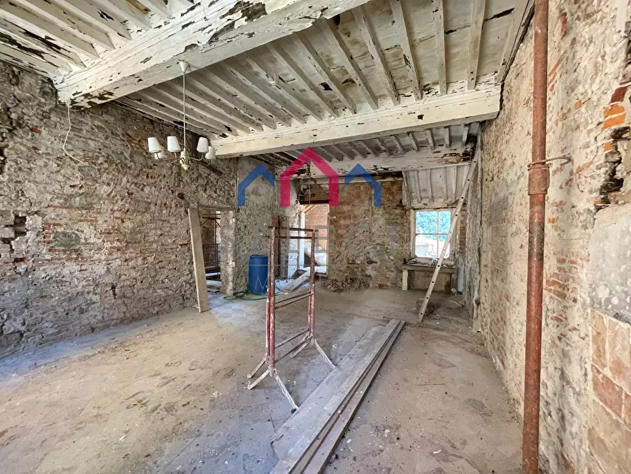 Immagine 30 di Palazzo in vendita  a Villa Basilica