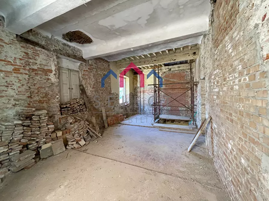 Immagine 35 di Palazzo in vendita  a Villa Basilica