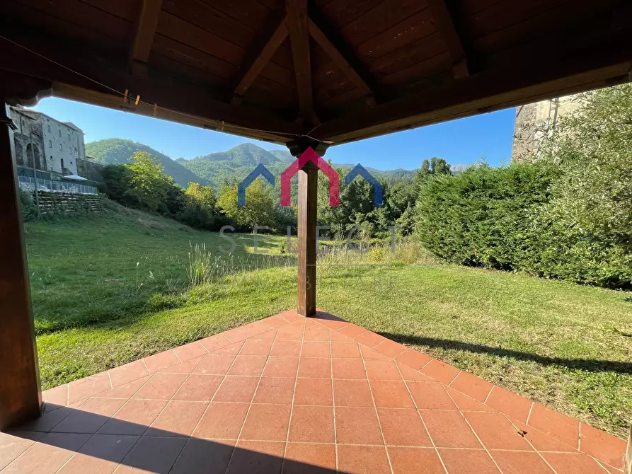 Immagine 4 di Villa in vendita  a Piazza Al Serchio