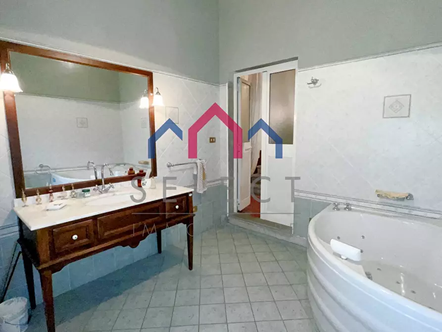 Immagine 12 di Villa in vendita  a Piazza Al Serchio