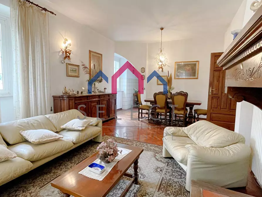 Immagine 19 di Villa in vendita  a Piazza Al Serchio