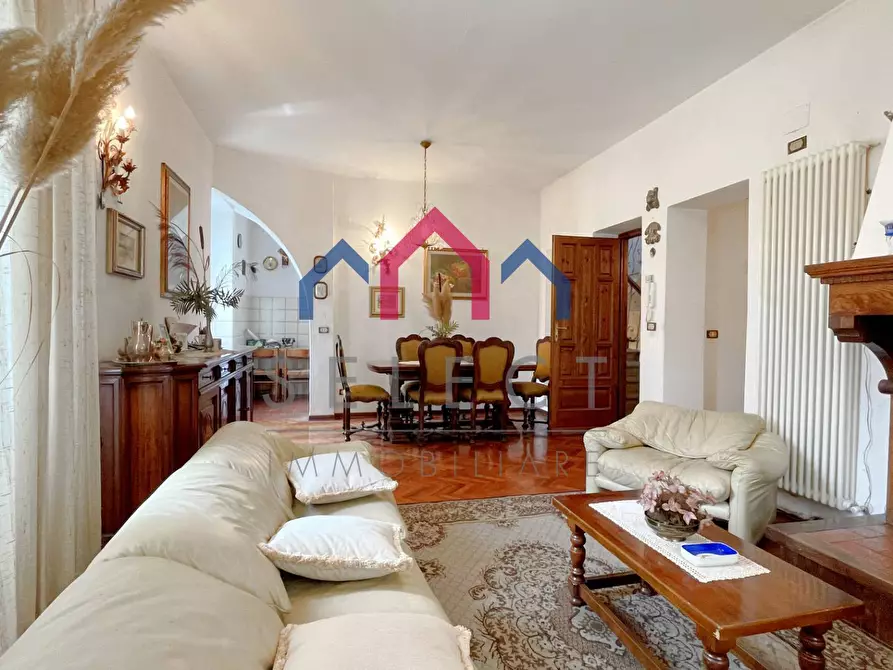 Immagine 18 di Villa in vendita  a Piazza Al Serchio