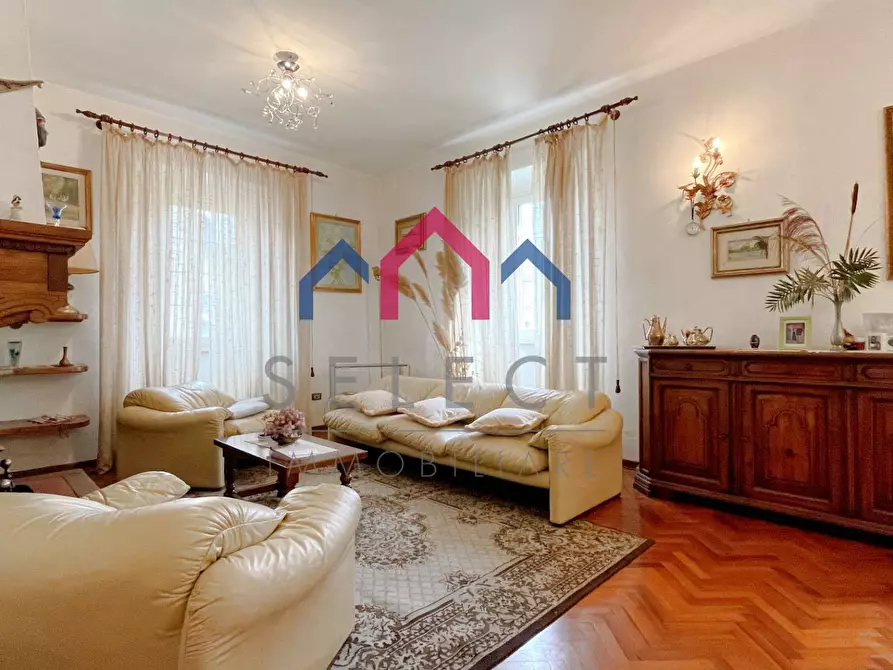 Immagine 14 di Villa in vendita  a Piazza Al Serchio