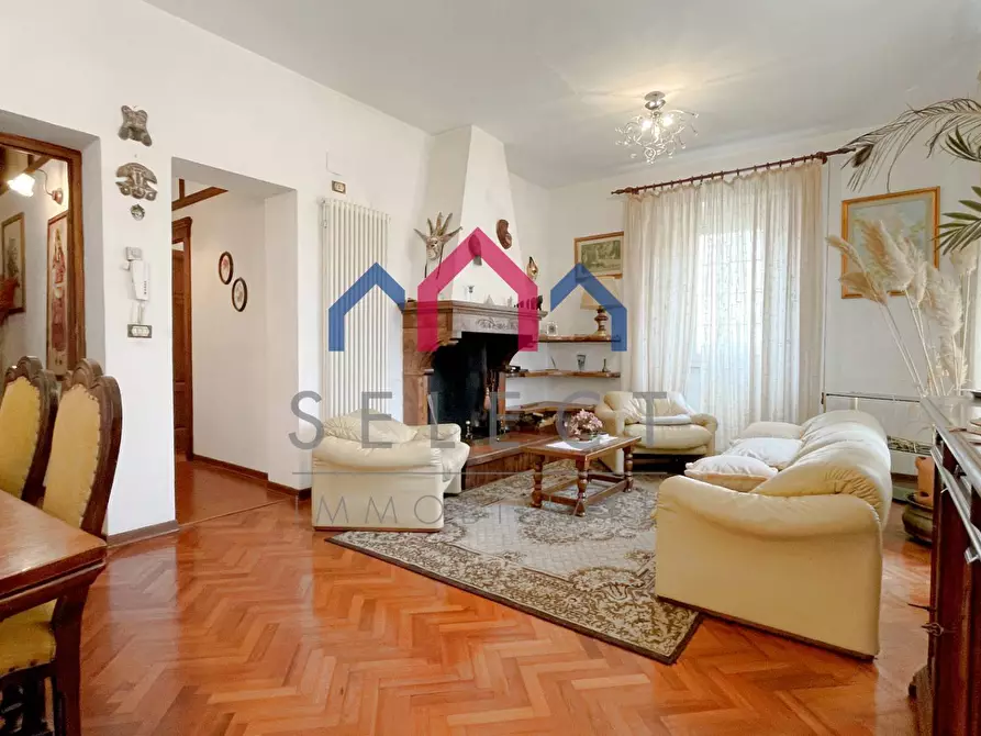 Immagine 16 di Villa in vendita  a Piazza Al Serchio