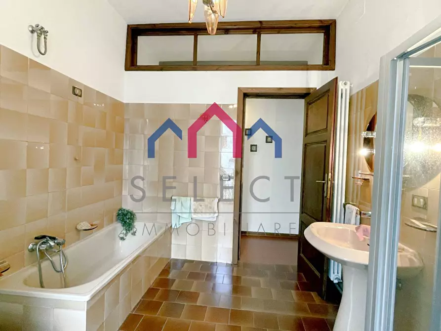 Immagine 26 di Villa in vendita  a Piazza Al Serchio