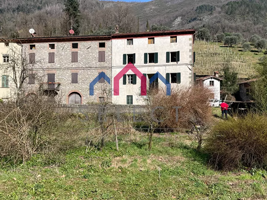 Immagine 79 di Casa semindipendente in vendita  a Borgo A Mozzano