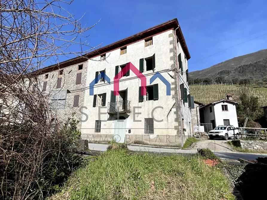 Immagine 62 di Casa semindipendente in vendita  a Borgo A Mozzano