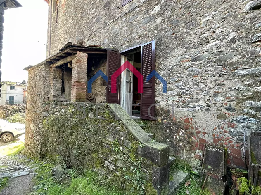 Immagine 29 di Casa semindipendente in vendita  a Borgo A Mozzano