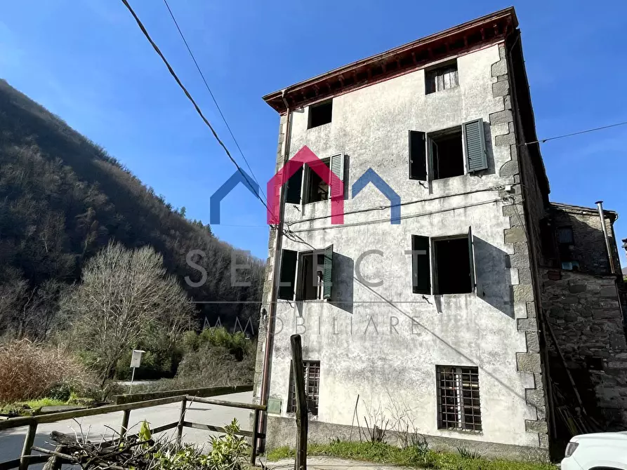 Immagine 58 di Casa semindipendente in vendita  a Borgo A Mozzano