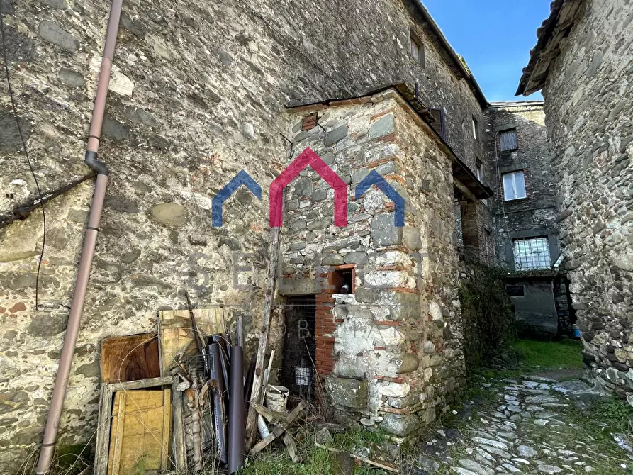 Immagine 57 di Casa semindipendente in vendita  a Borgo A Mozzano