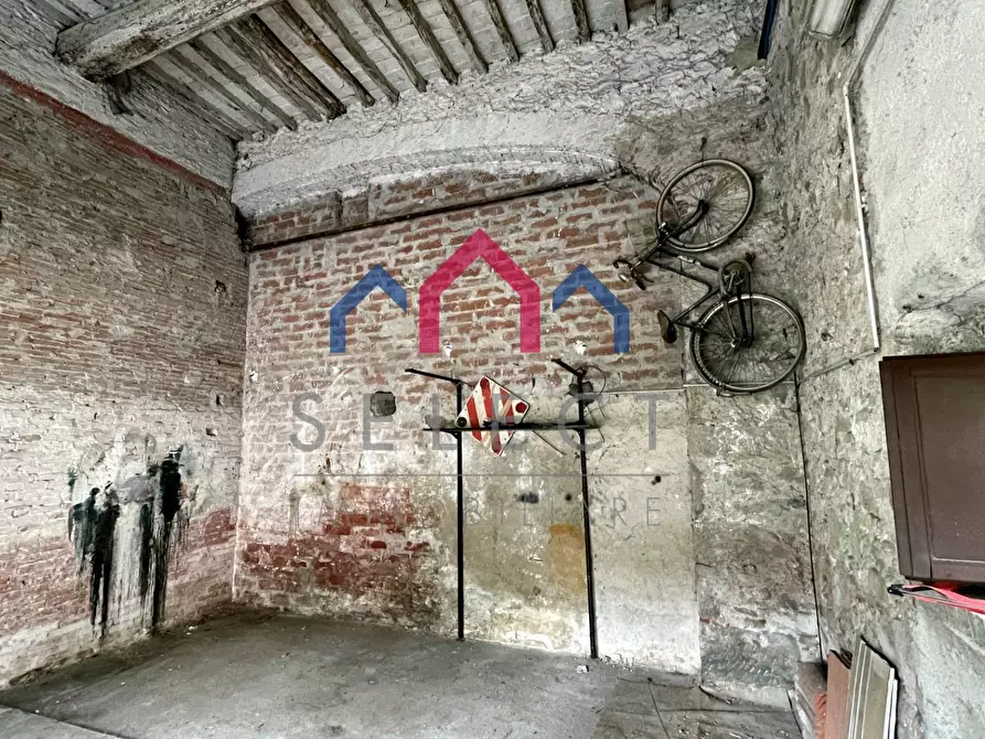 Immagine 84 di Palazzo in vendita  a Bagni Di Lucca