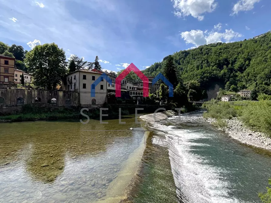 Immagine 4 di Palazzo in vendita  a Bagni Di Lucca