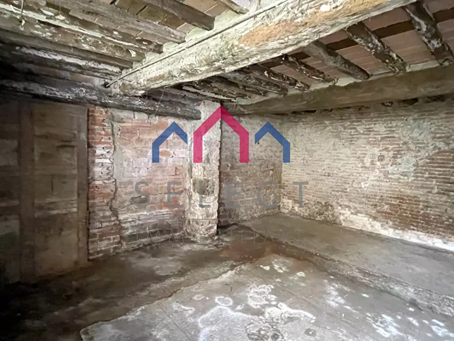 Immagine 85 di Palazzo in vendita  a Bagni Di Lucca