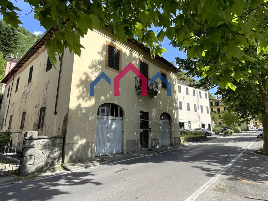 Immagine 1 di Palazzo in vendita  a Bagni Di Lucca