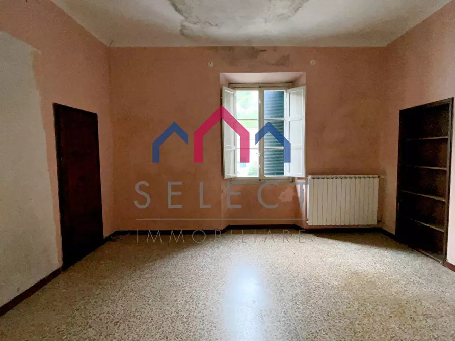 Immagine 45 di Palazzo in vendita  a Bagni Di Lucca