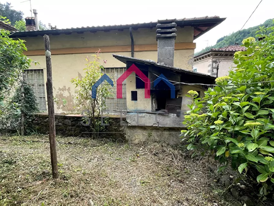 Immagine 71 di Palazzo in vendita  a Bagni Di Lucca