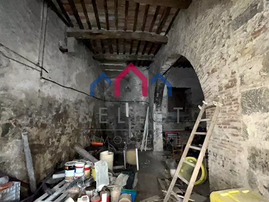 Immagine 76 di Palazzo in vendita  a Bagni Di Lucca