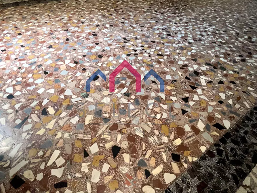Immagine 11 di Palazzo in vendita  a Bagni Di Lucca