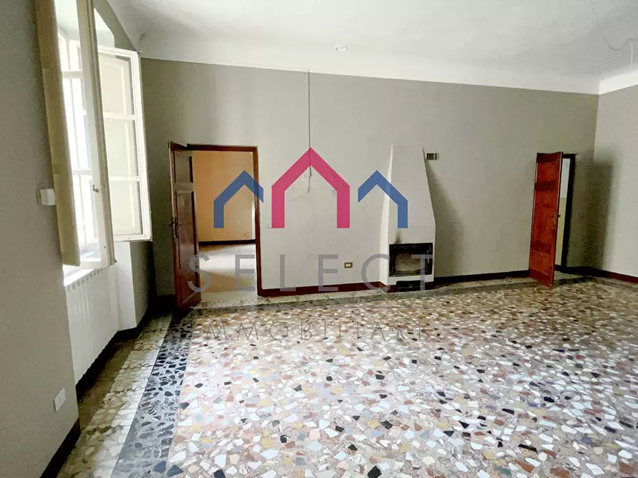 Immagine 9 di Palazzo in vendita  a Bagni Di Lucca