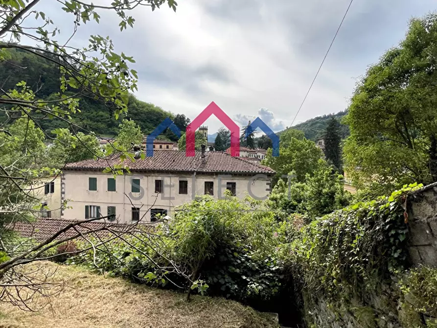 Immagine 69 di Palazzo in vendita  a Bagni Di Lucca