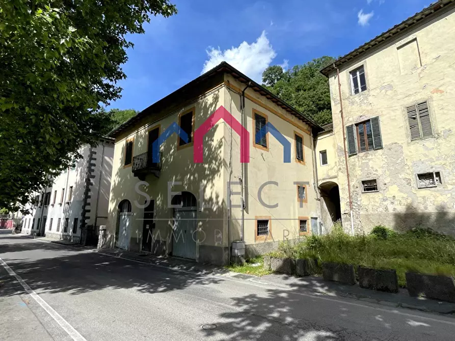 Immagine 5 di Palazzo in vendita  a Bagni Di Lucca