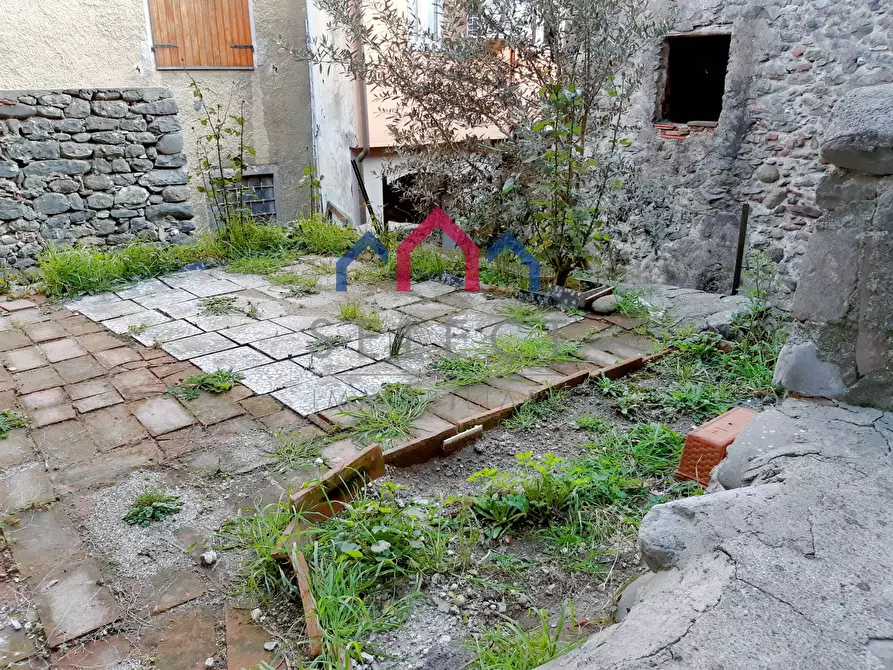 Immagine 57 di Casa semindipendente in vendita  a Borgo A Mozzano