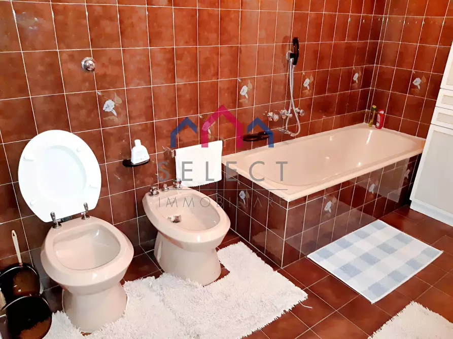 Immagine 22 di Casa semindipendente in vendita  a Borgo A Mozzano