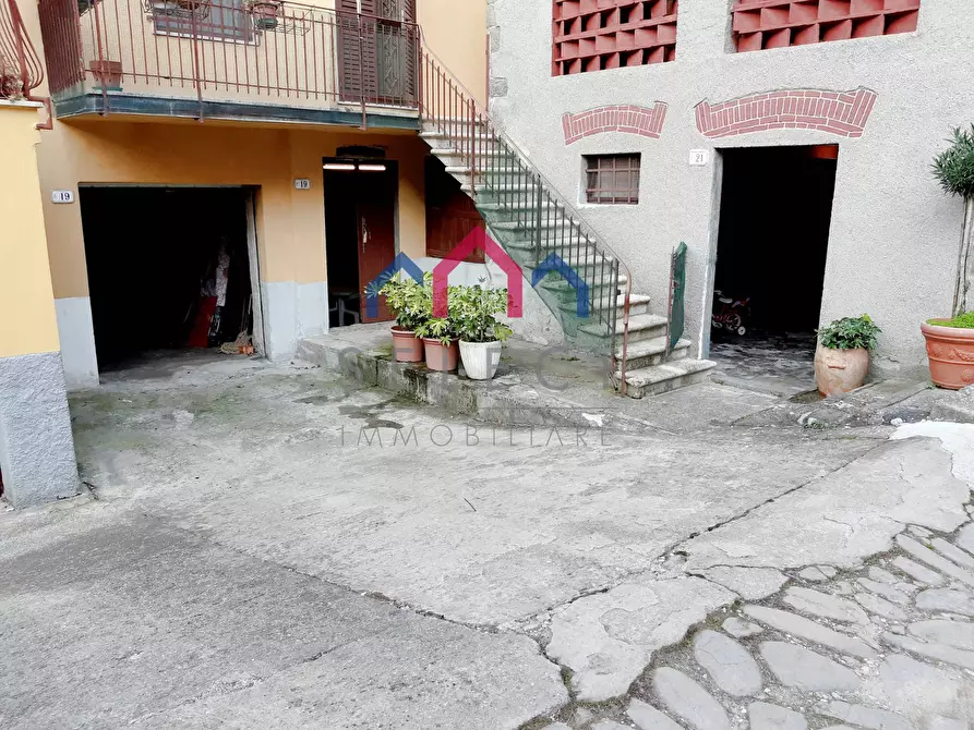 Immagine 2 di Casa semindipendente in vendita  a Borgo A Mozzano