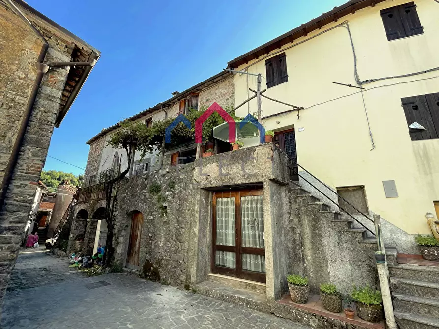 Immagine 7 di Casa semindipendente in vendita  a Borgo A Mozzano