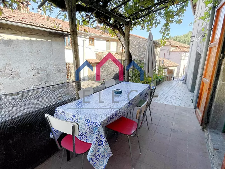 Immagine 6 di Casa semindipendente in vendita  a Borgo A Mozzano
