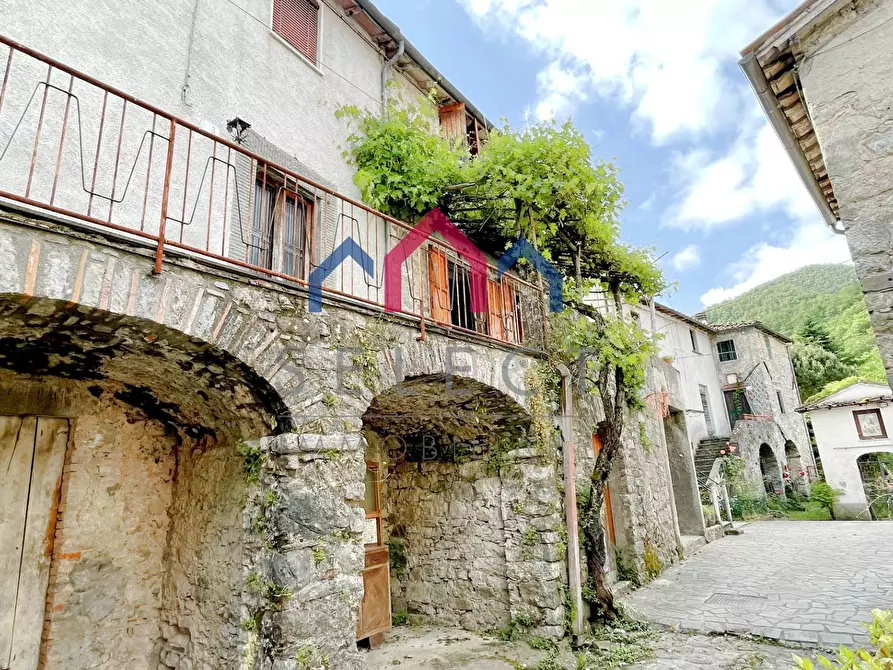 Immagine 2 di Casa semindipendente in vendita  a Borgo A Mozzano
