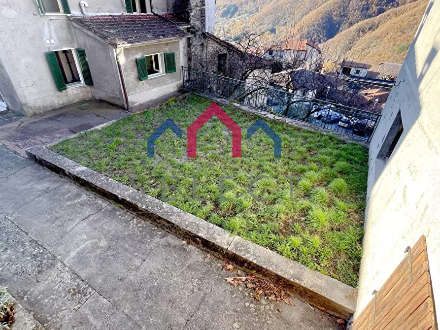 Immagine 23 di Casa semindipendente in vendita  a Sillano Giuncugnano