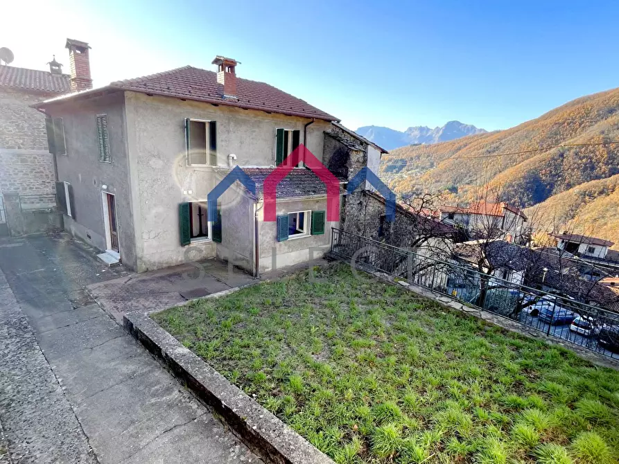 Immagine 15 di Casa semindipendente in vendita  a Sillano Giuncugnano