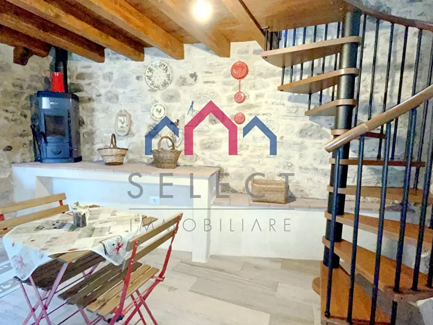 Immagine 80 di Rustico / casale in vendita  a Pescaglia