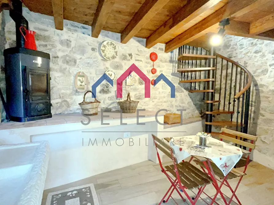 Immagine 83 di Rustico / casale in vendita  a Pescaglia