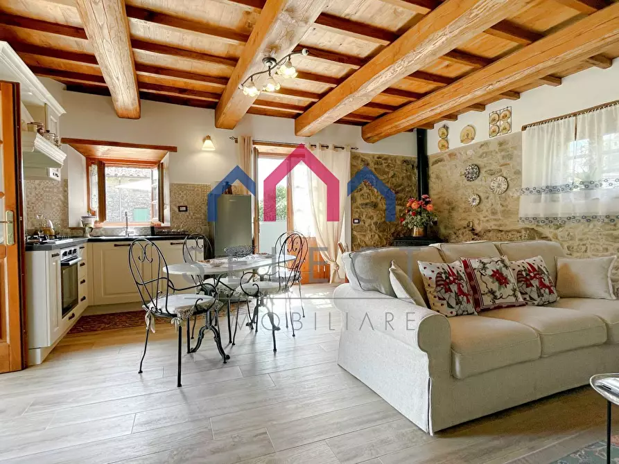 Immagine 17 di Rustico / casale in vendita  a Pescaglia