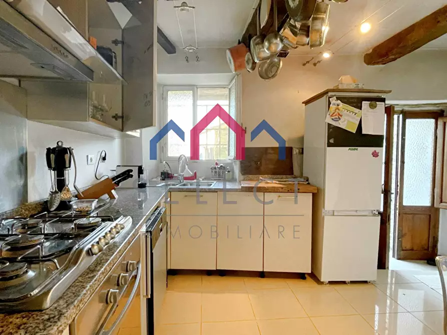 Immagine 7 di Casa semindipendente in vendita  a Bagni Di Lucca