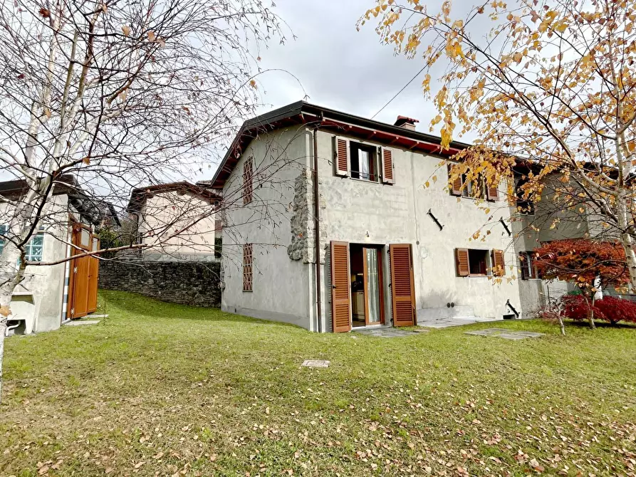Immagine 9 di Casa semindipendente in vendita  a Castelnuovo Di Garfagnana