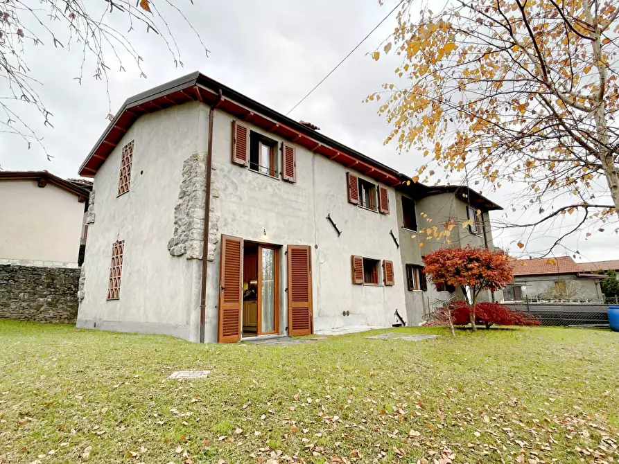 Immagine 3 di Casa semindipendente in vendita  a Castelnuovo Di Garfagnana