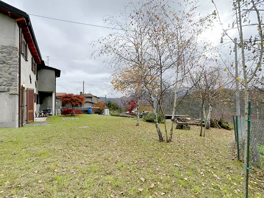 Immagine 10 di Casa semindipendente in vendita  a Castelnuovo Di Garfagnana
