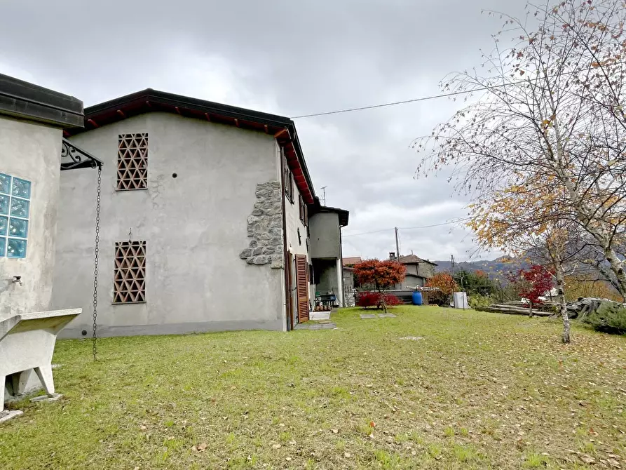 Immagine 12 di Casa semindipendente in vendita  a Castelnuovo Di Garfagnana
