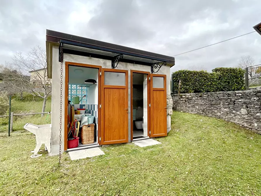 Immagine 13 di Casa semindipendente in vendita  a Castelnuovo Di Garfagnana