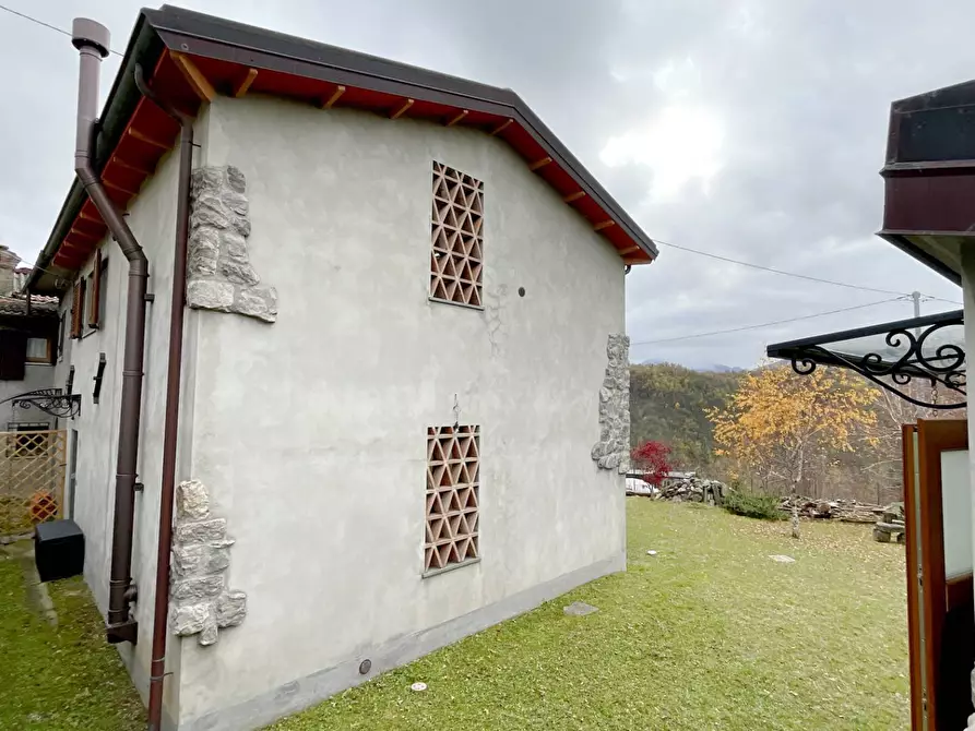 Immagine 45 di Casa semindipendente in vendita  a Castelnuovo Di Garfagnana